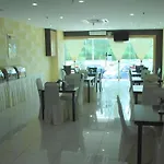 Pearl White Hotel