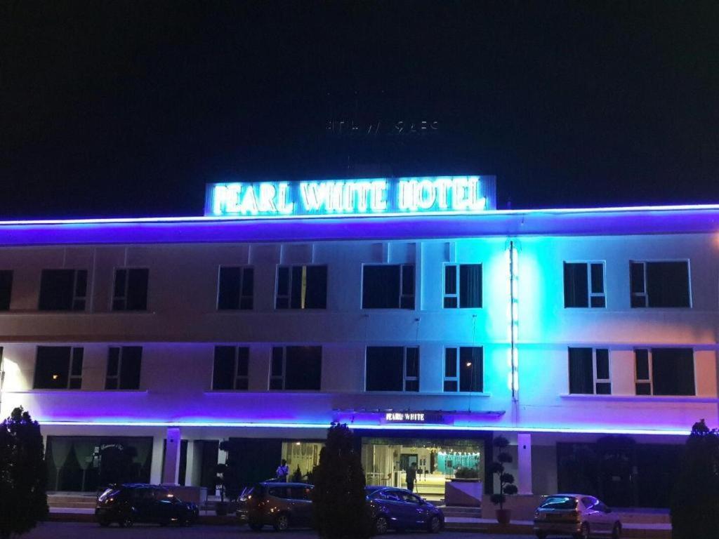 Pearl White 2*