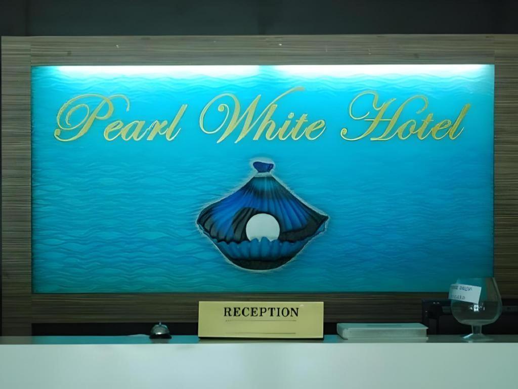 Pearl White Hotel