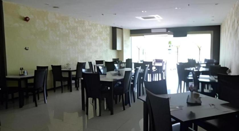 Pearl White 2* Johor Bahru