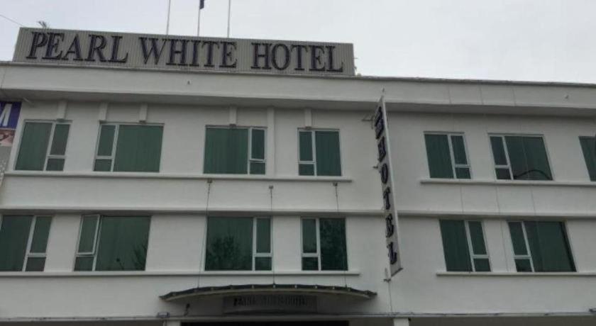 Pearl White 2* Johor Bahru