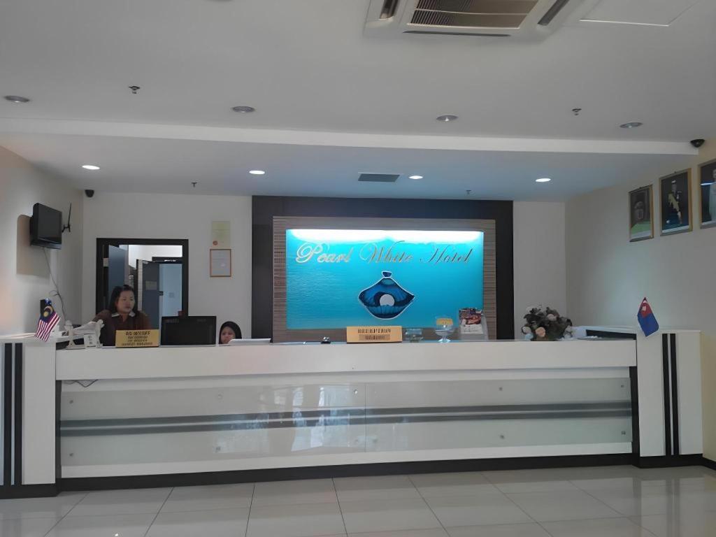 Pearl White Hotel 2*