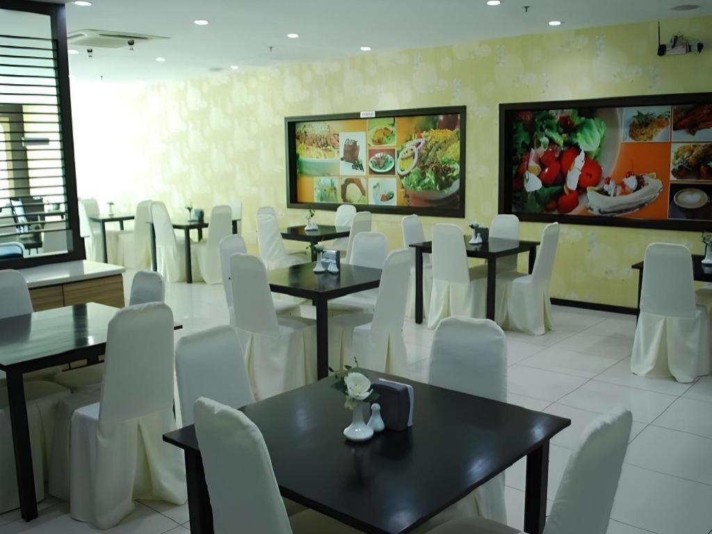 Pearl White Hotel