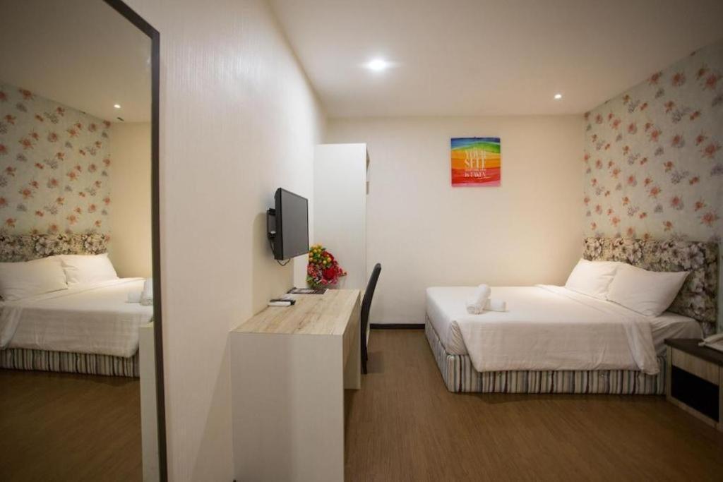 Pearl White Hotel 2*