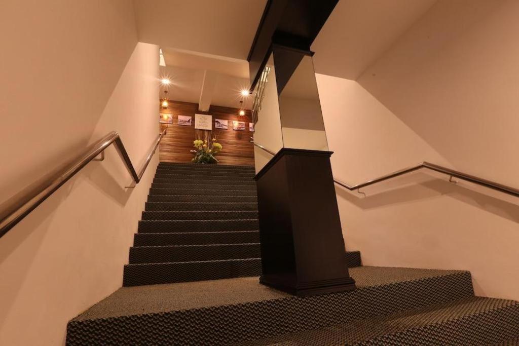 Pearl White 2* Johor Bahru