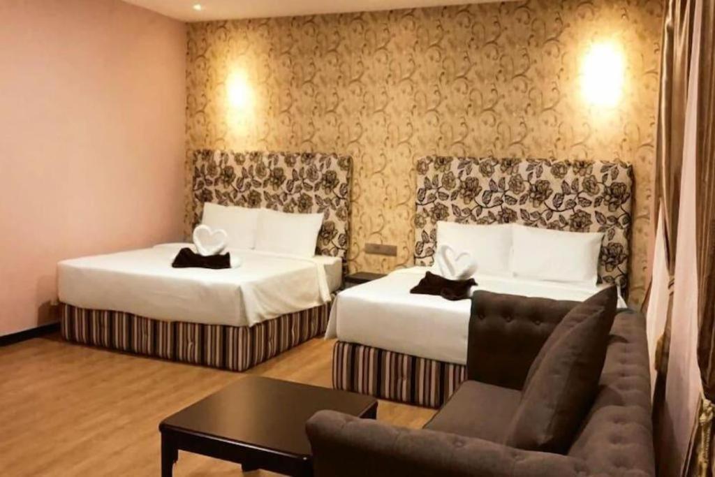 Hotel Pearl White