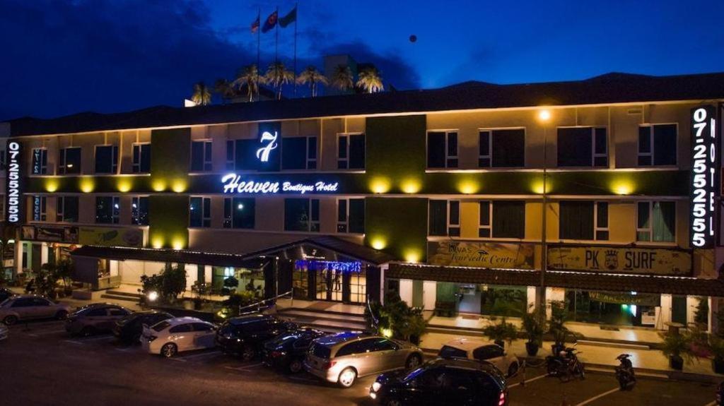 Pearl White Hotel