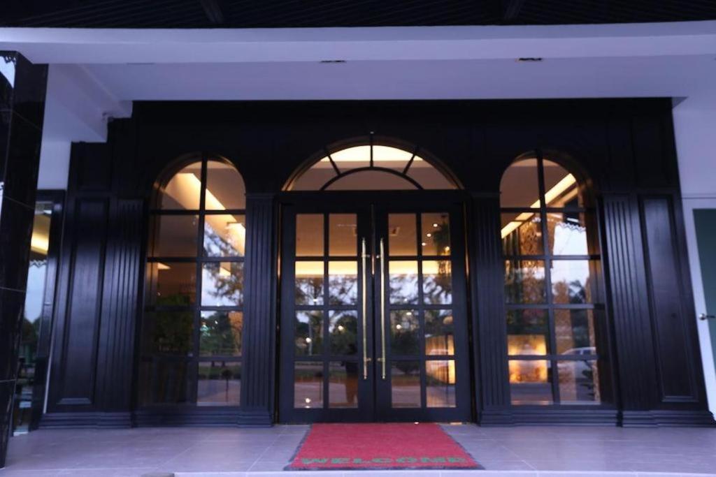 Pearl White Hotel