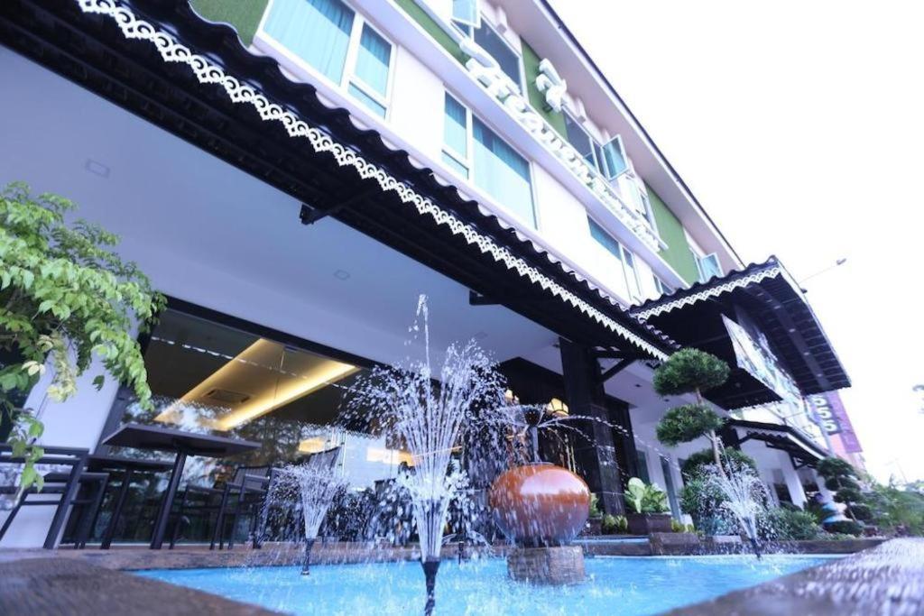 Pearl White Hotel Johor Bahru