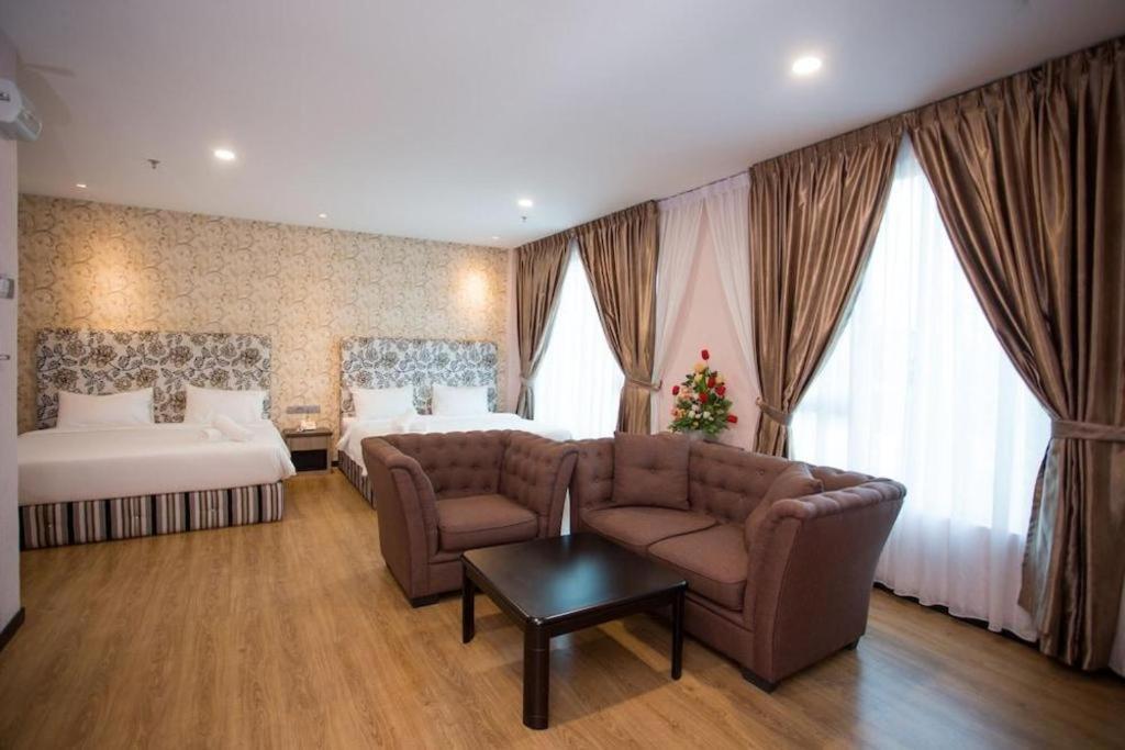 Hotel Pearl White
