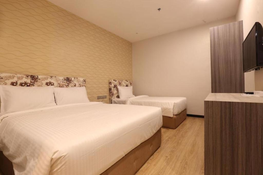 Pearl White Hotel 2*
